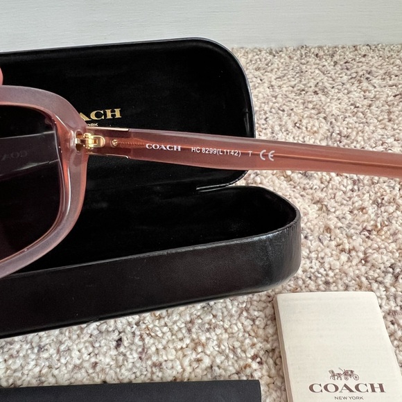 Coach signature Sunglasses style HC 8299 (L1142) - Picture 5 of 6